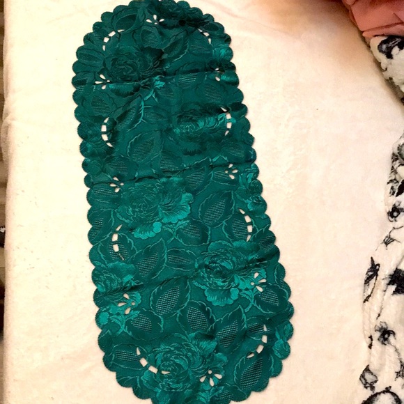 TABLE RUNNER - Picture 3 of 10